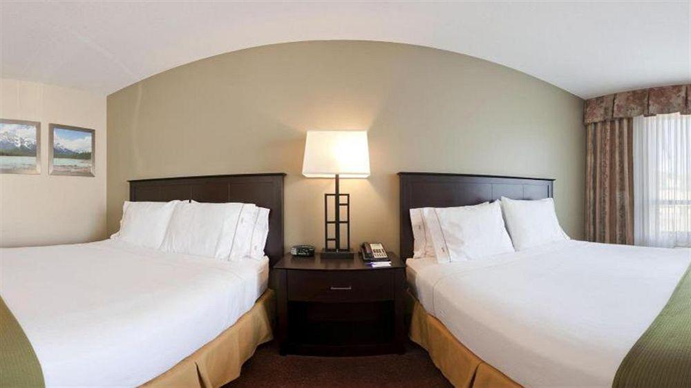 Holiday Inn Express Kamloops By Ihg Exterior photo