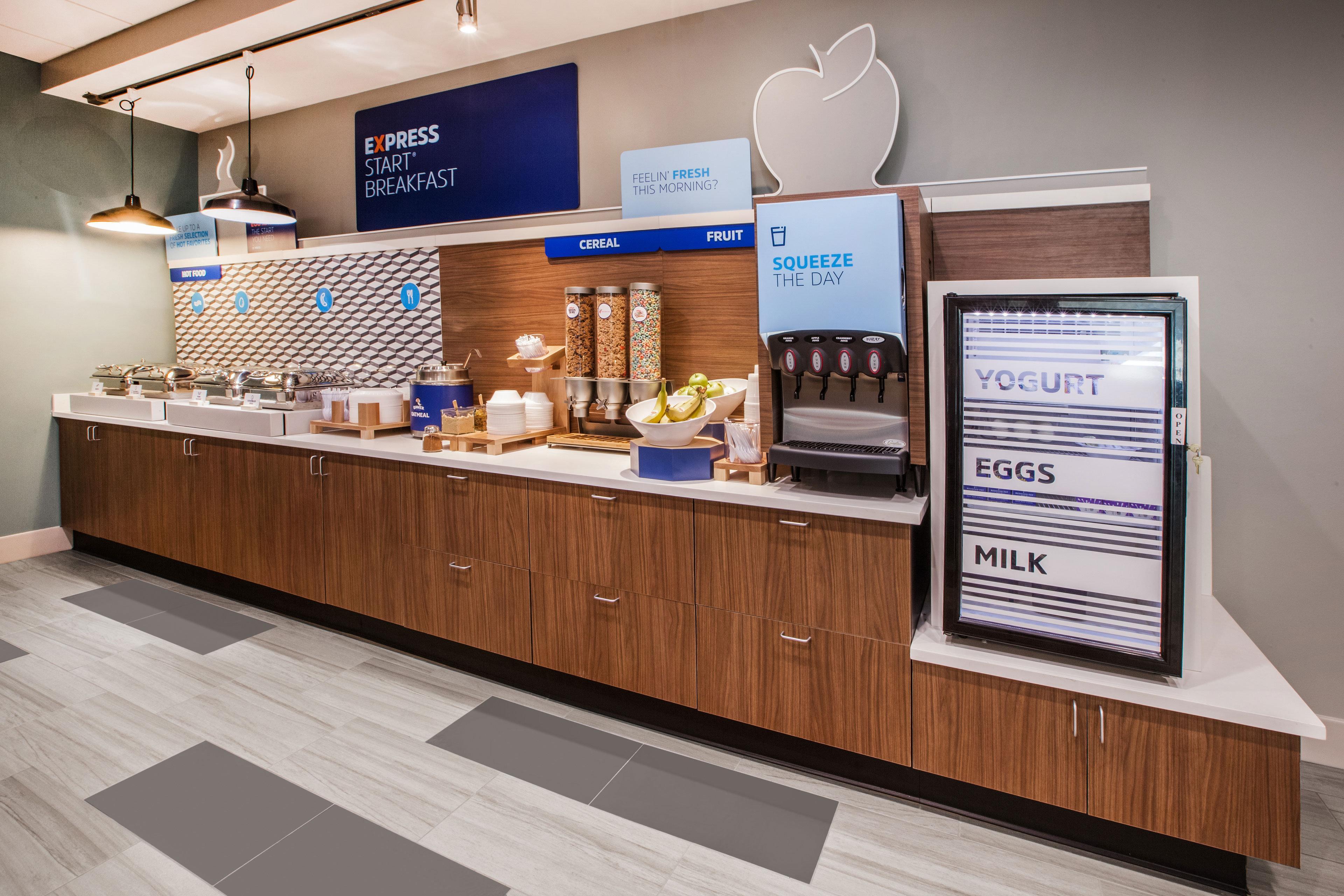 Holiday Inn Express Kamloops By Ihg Exterior photo