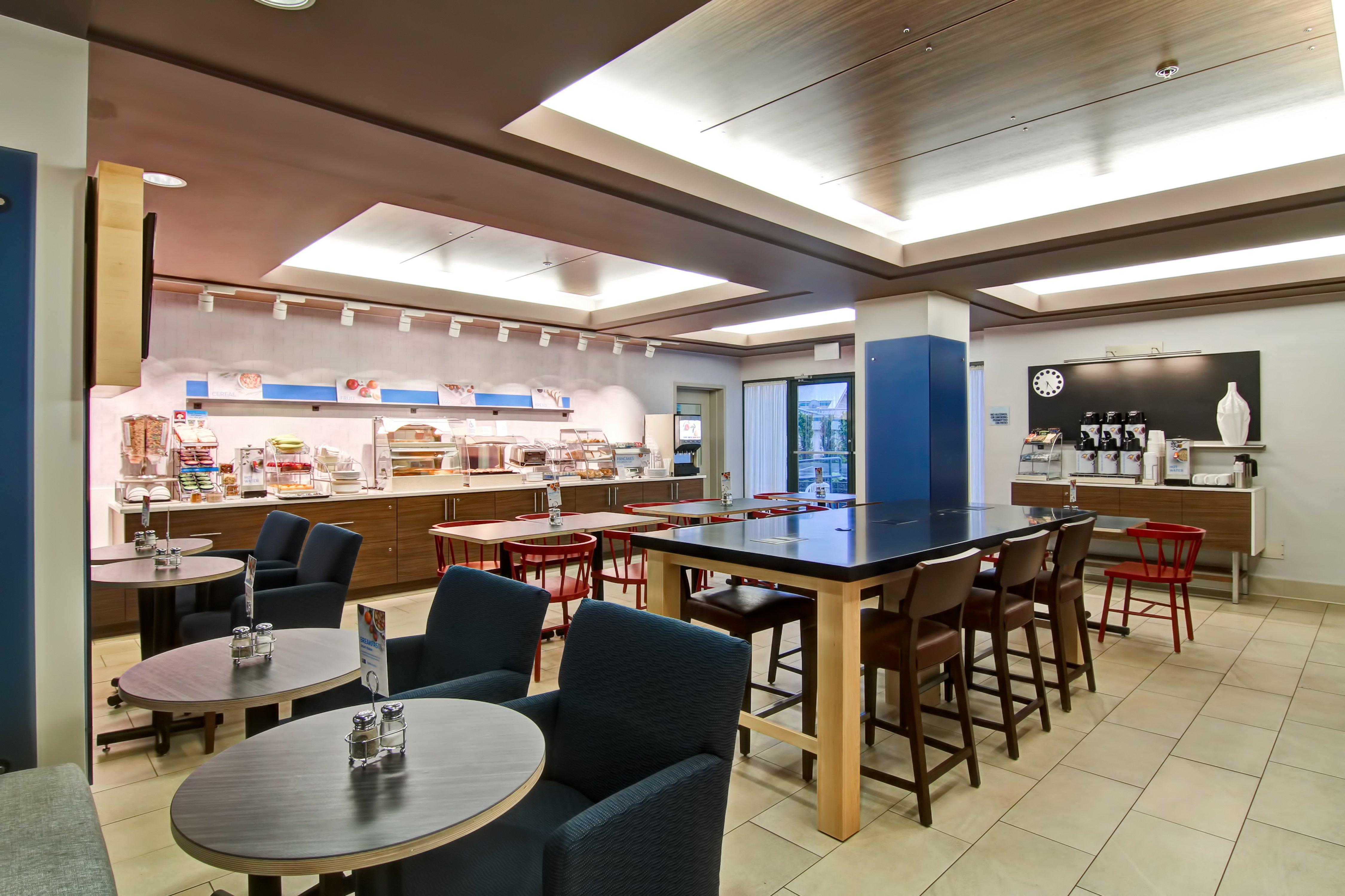 Holiday Inn Express Kamloops By Ihg Exterior photo