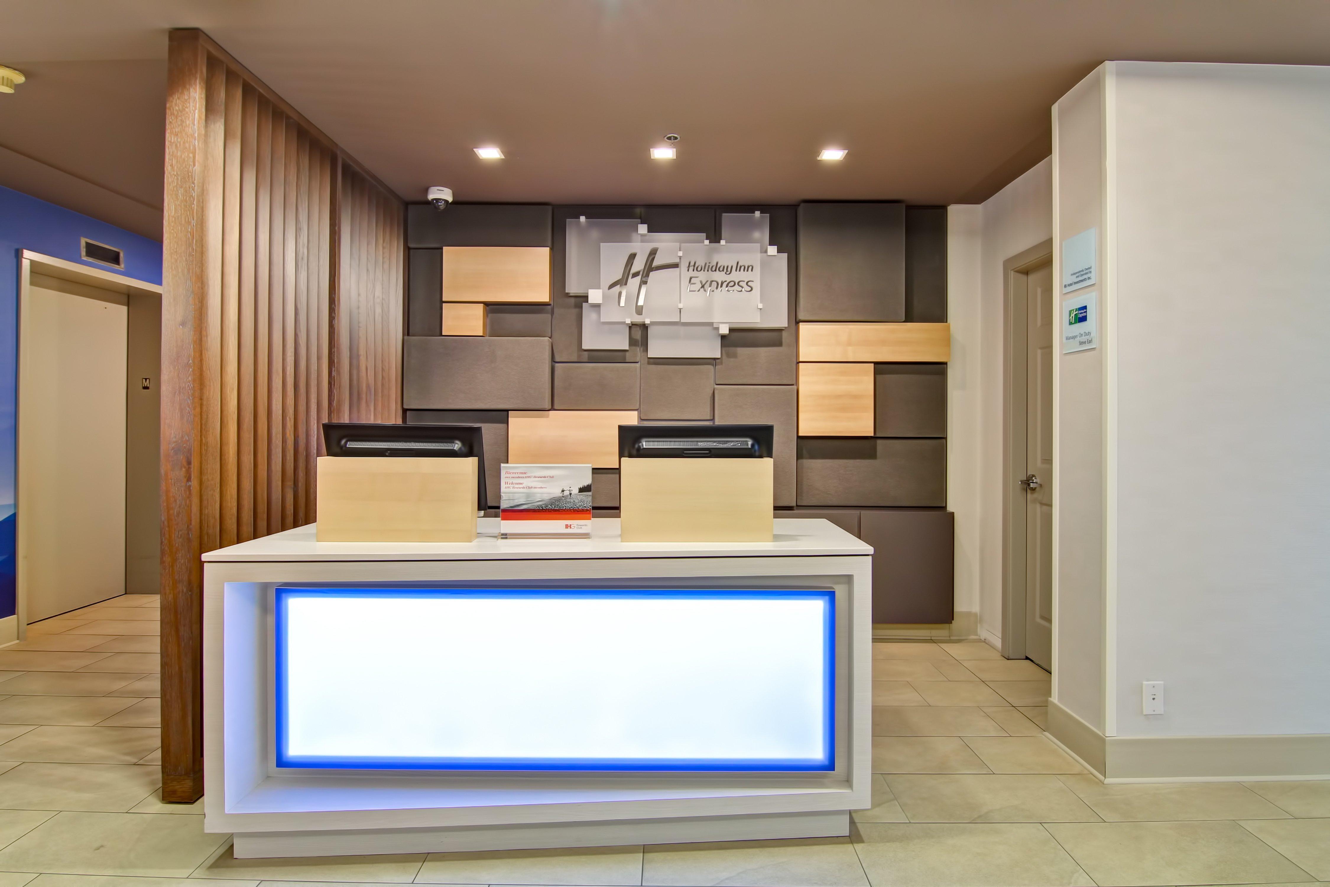 Holiday Inn Express Kamloops By Ihg Exterior photo
