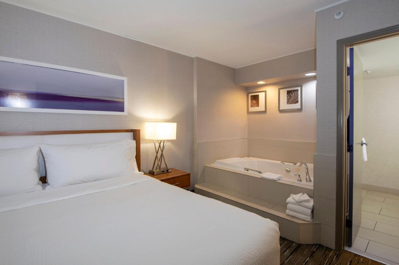 Holiday Inn Express Kamloops By Ihg Exterior photo