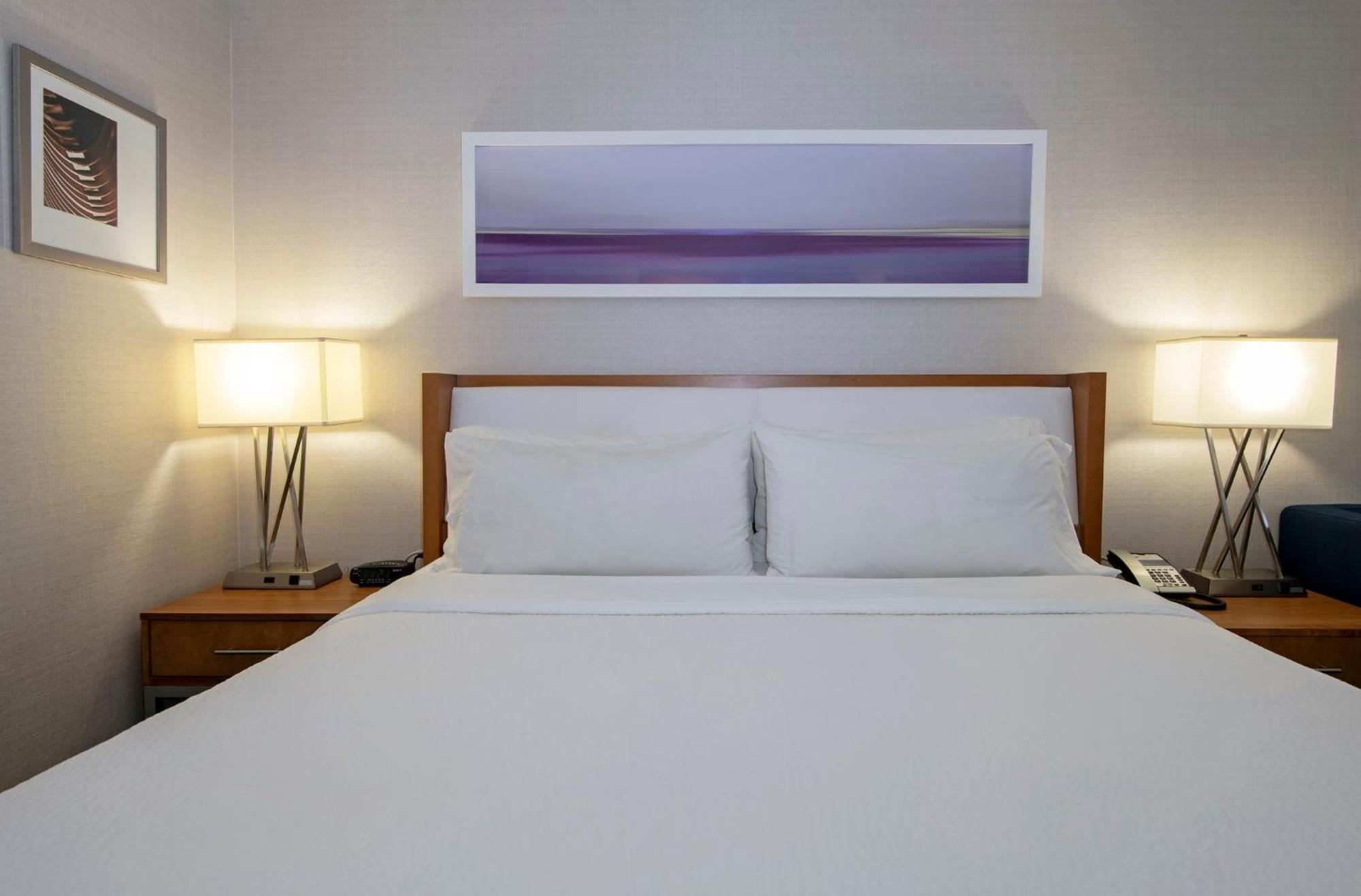 Holiday Inn Express Kamloops By Ihg Exterior photo
