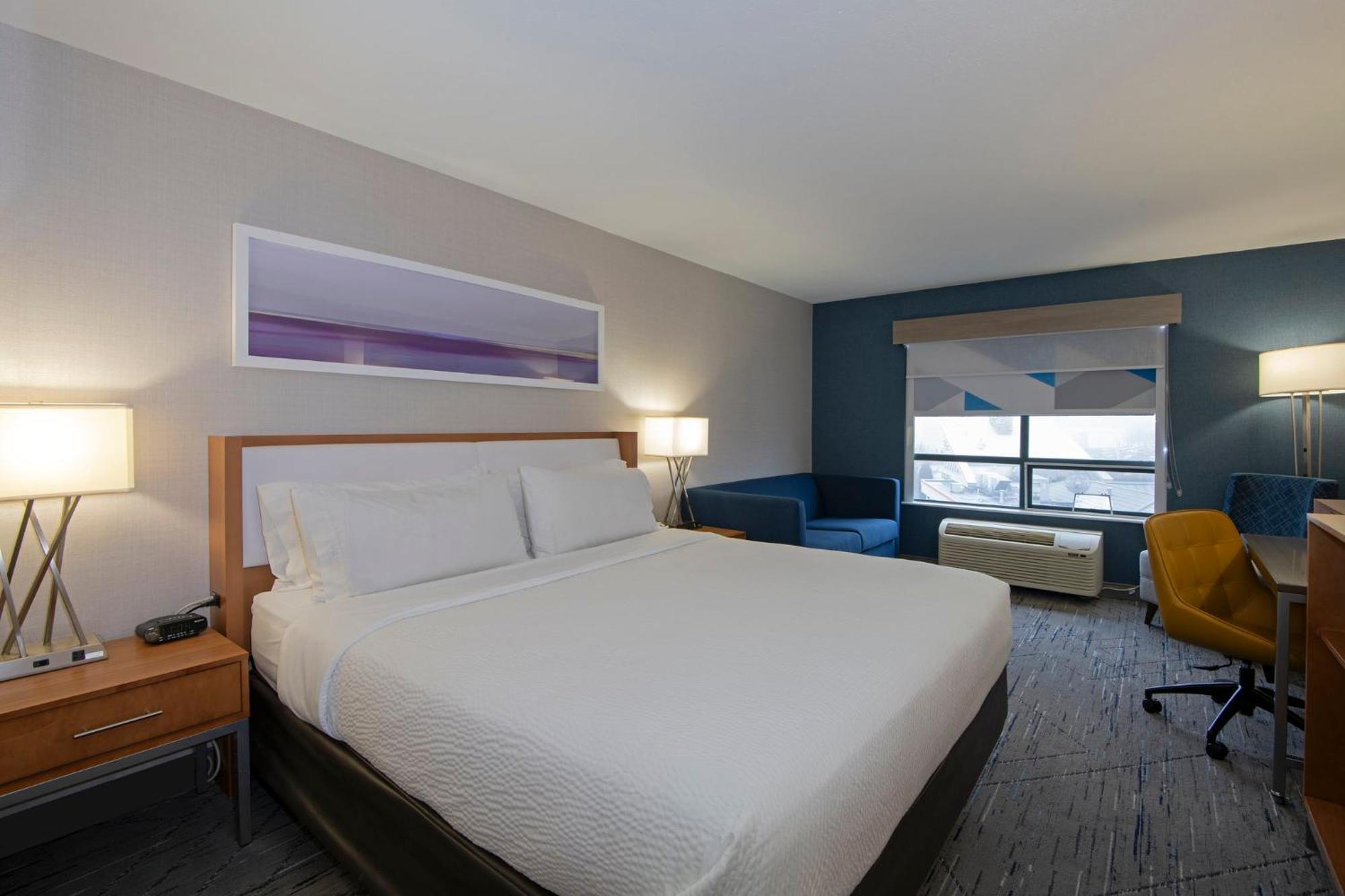 Holiday Inn Express Kamloops By Ihg Exterior photo