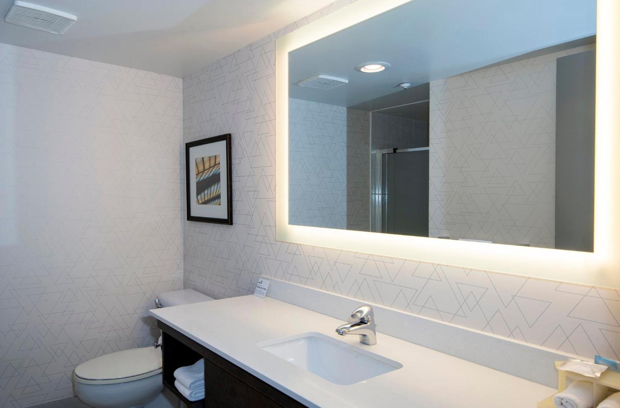 Holiday Inn Express Kamloops By Ihg Exterior photo