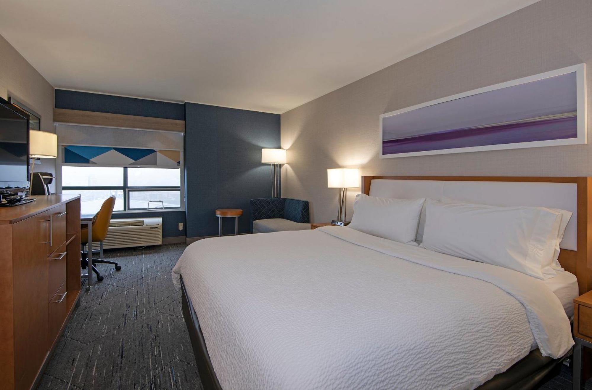 Holiday Inn Express Kamloops By Ihg Exterior photo