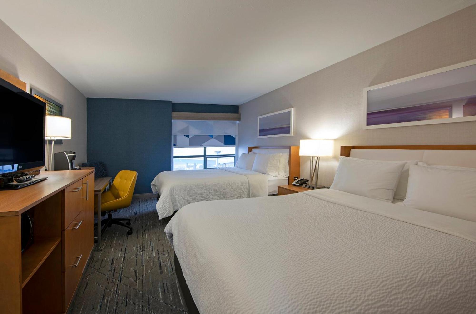 Holiday Inn Express Kamloops By Ihg Exterior photo