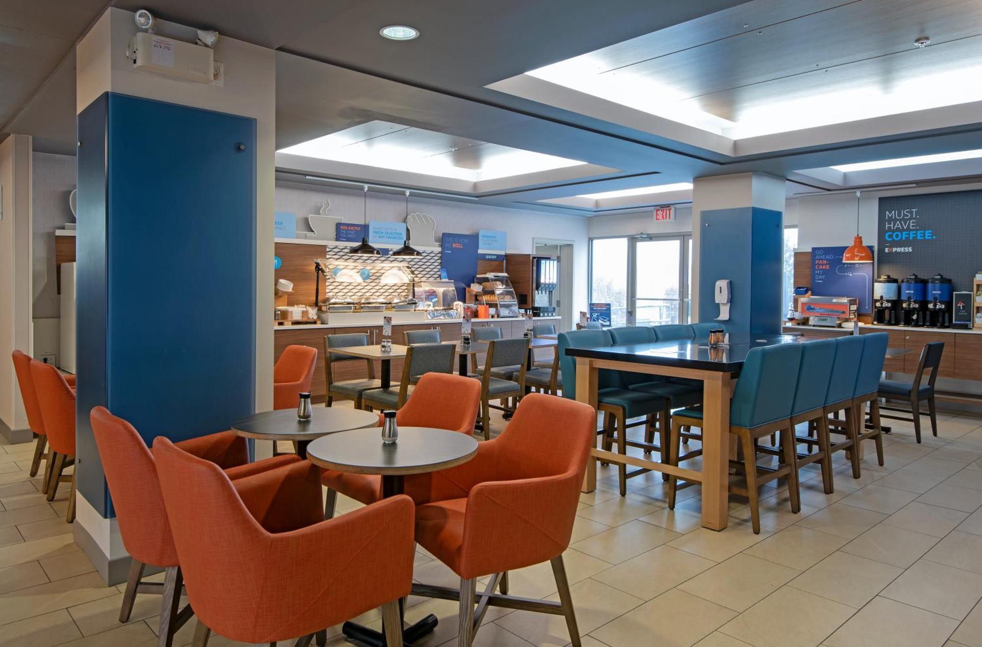 Holiday Inn Express Kamloops By Ihg Exterior photo