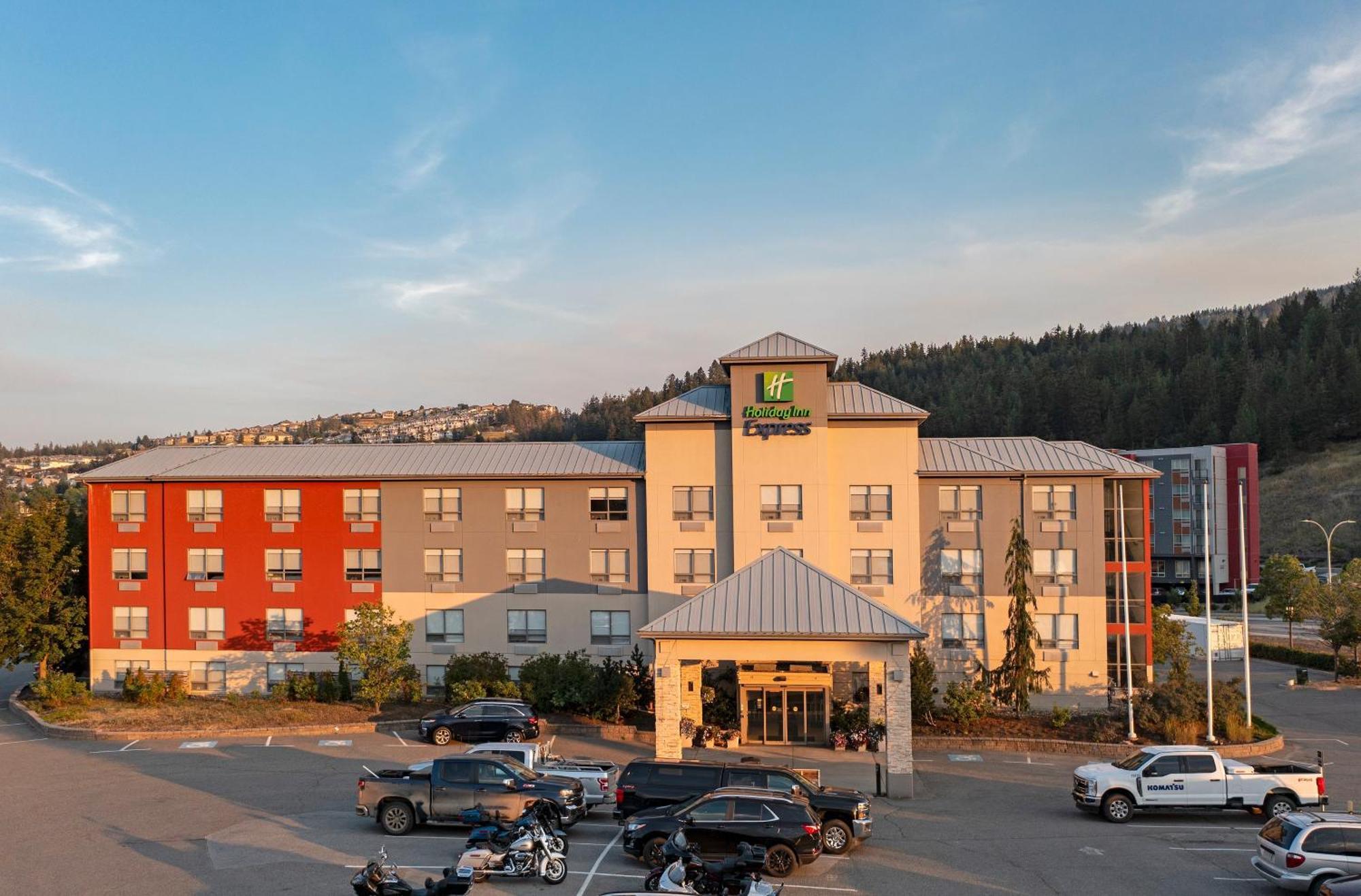 Holiday Inn Express Kamloops By Ihg Exterior photo
