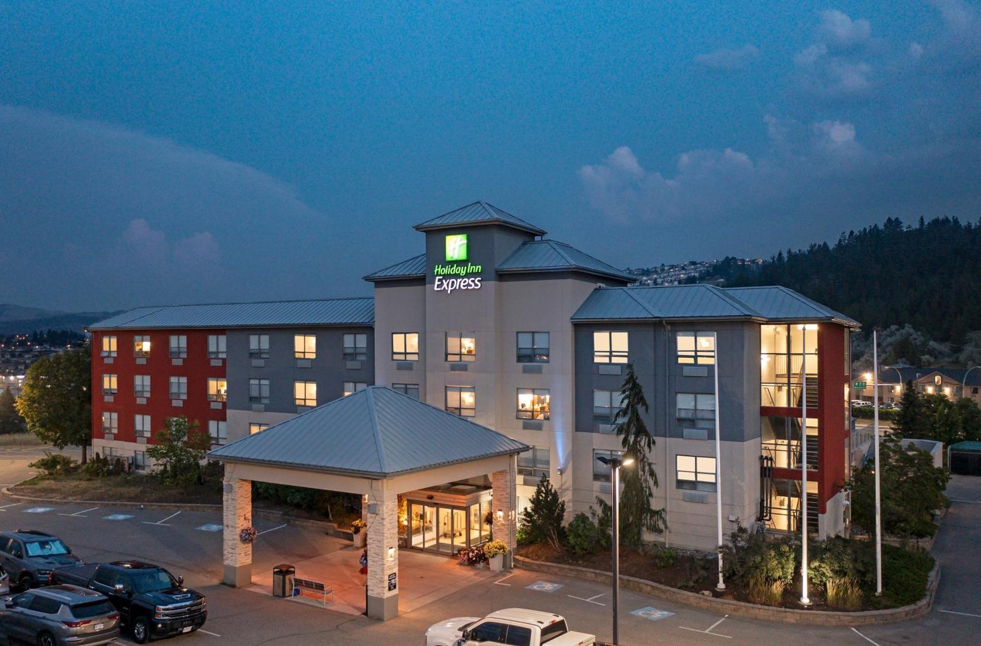 Holiday Inn Express Kamloops By Ihg Exterior photo