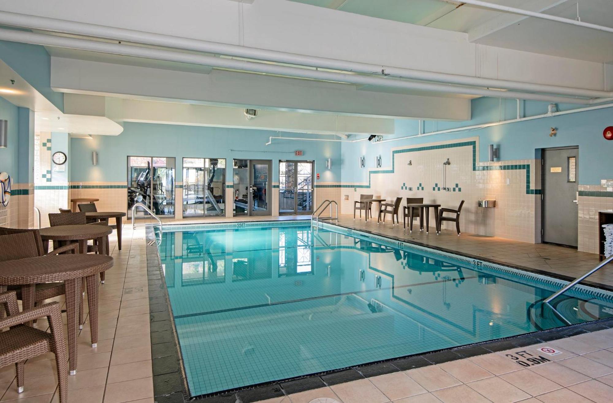 Holiday Inn Express Kamloops By Ihg Exterior photo