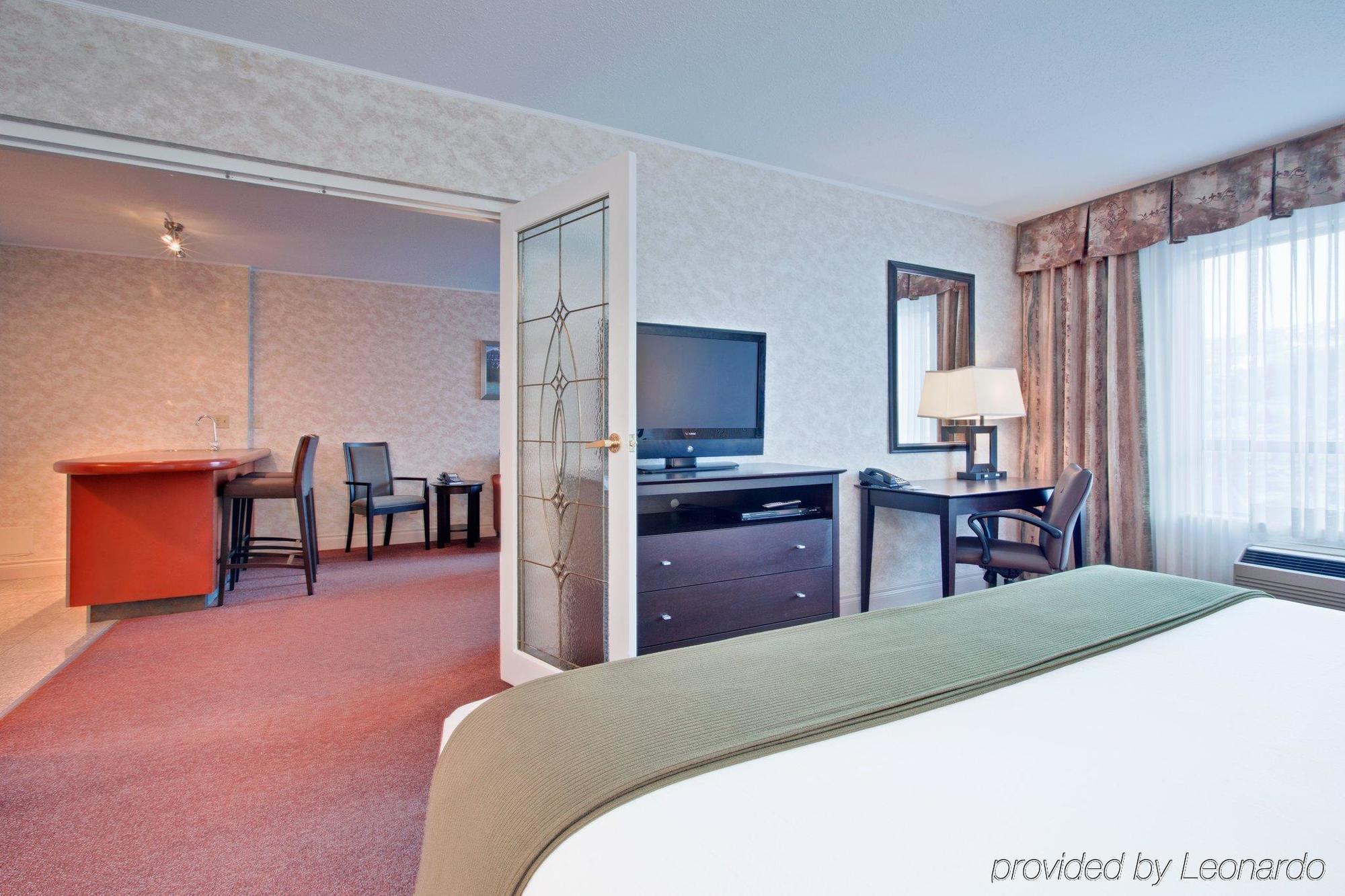 Holiday Inn Express Kamloops By Ihg Room photo