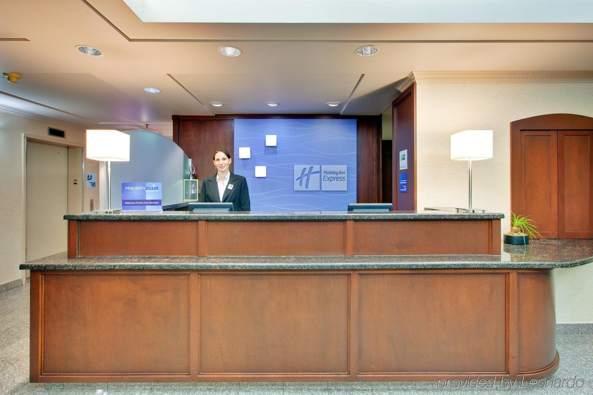 Holiday Inn Express Kamloops By Ihg Exterior photo