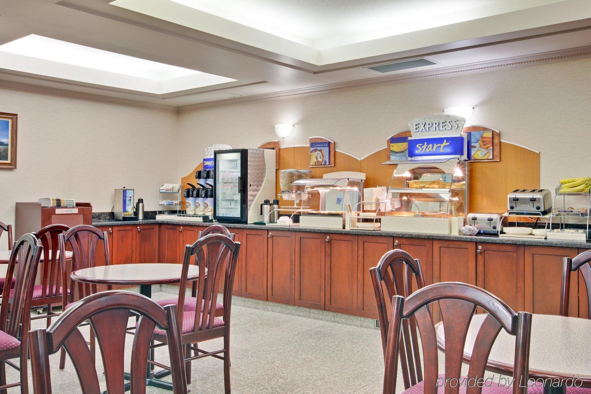 Holiday Inn Express Kamloops By Ihg Exterior photo